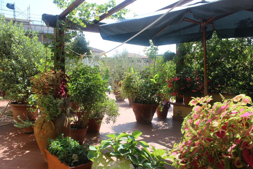 Ferienwohnung La Terrazza Da Ernestina Lucca Zimmer foto